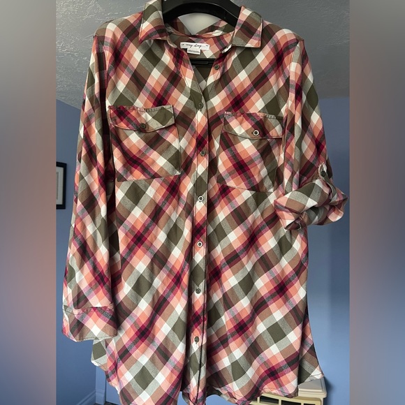 Soft Flannel Plaid Shirt with adjustable sleeves and shirttail hem - Picture 1 of 2